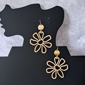 Elegant Gold & Beige Flower Earrings